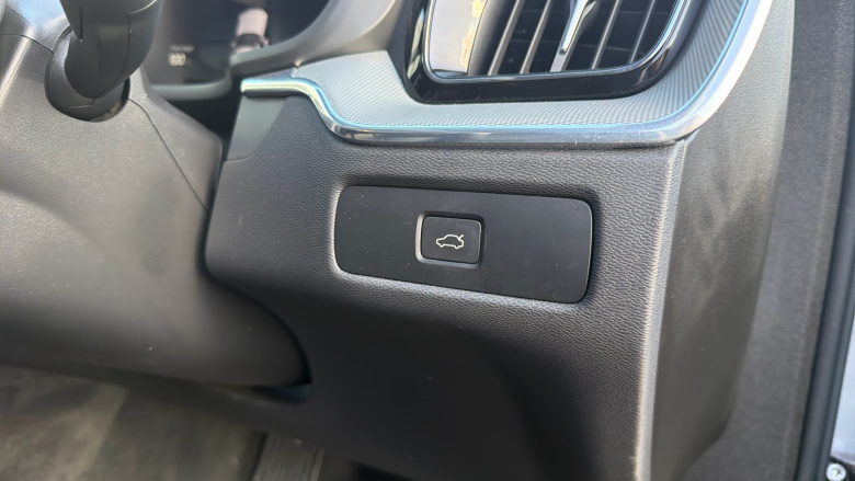 Volvo Xc60 2.0 B4P Plus Dark 5dr Geartronic Petrol Estate